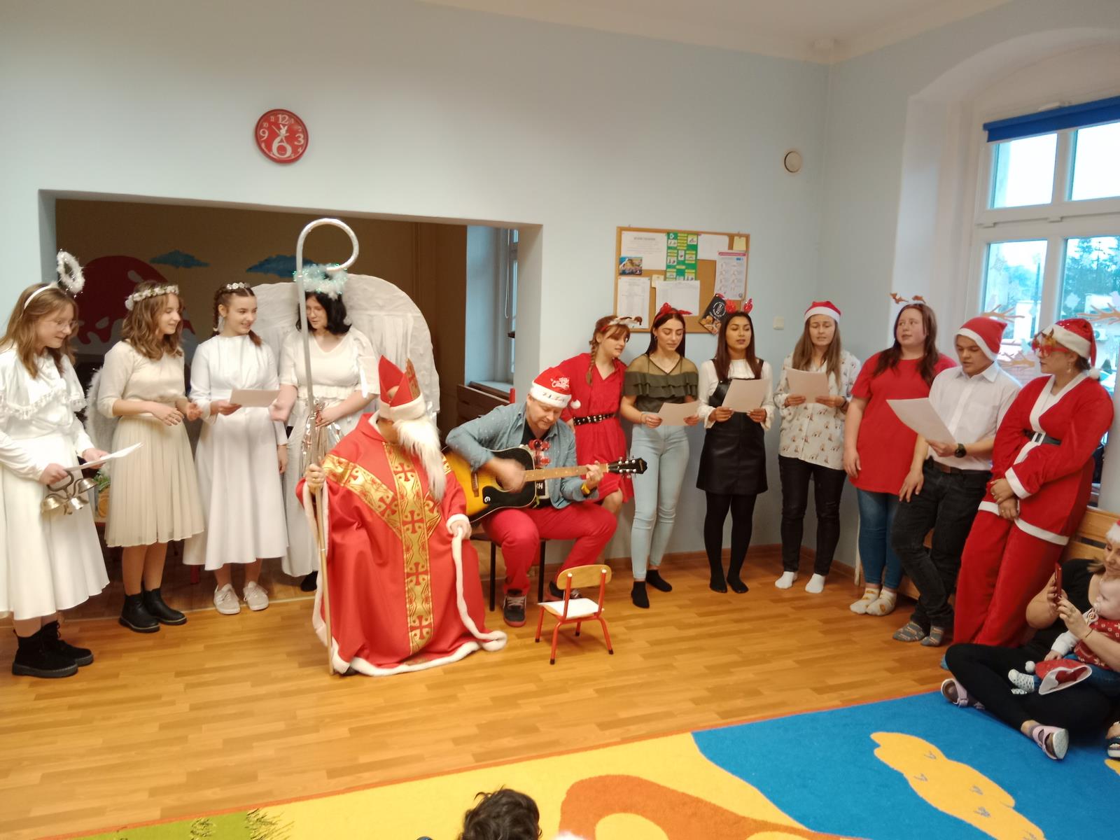 Wizyta św. Mikołaja w żłobku